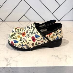Bjork Swedish Comfort Professional Dahlia Leather Clogs size 38 spring garden